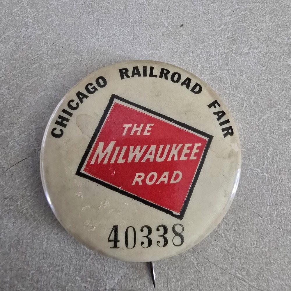 Vintage Chicago Railroad Fair Milwaukee Road Pinback Pin Vtg Train Collection